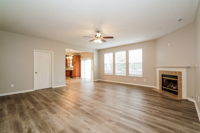 Foto del edificio - 6571 Daisy Hill Ct