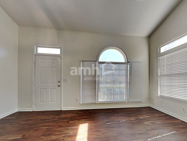 Foto del edificio - 29 Park Village Ln