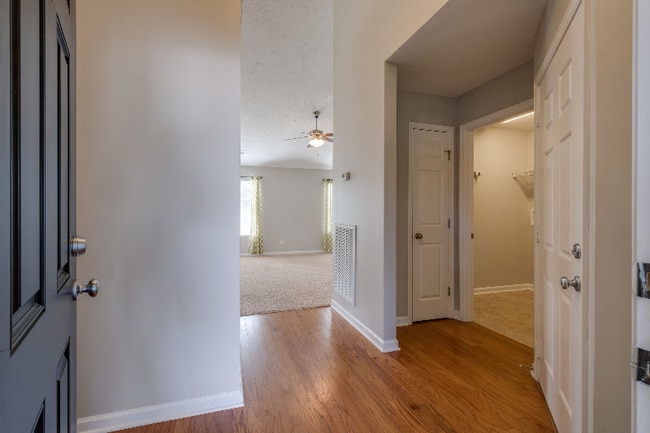 Building Photo - 103 Blossom Ct