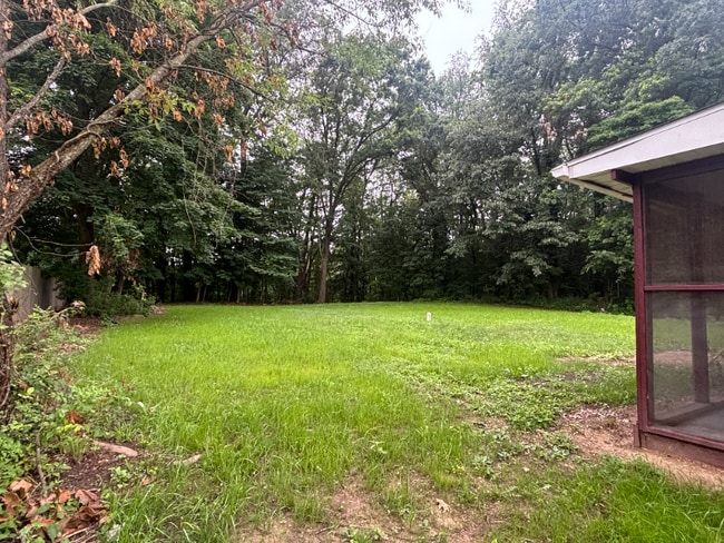 Building Photo - 850 Rood Dr