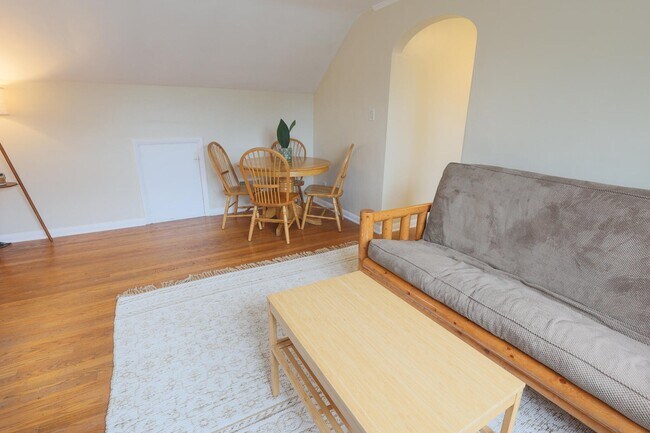 Foto del edificio - 1963 S 75th St