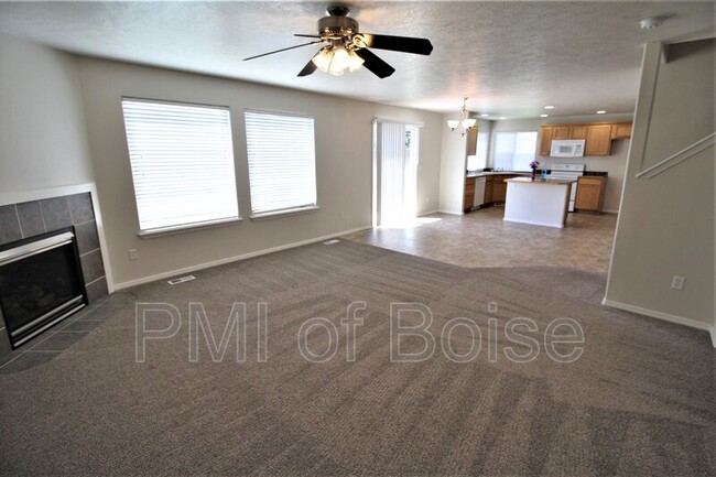 Building Photo - 4713 Hearst Dr W