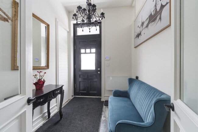 Building Photo - 3979 Rue Saint-Denis-SI ID1543086P