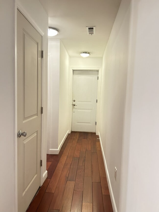 Building Photo - 118 Bates St NW