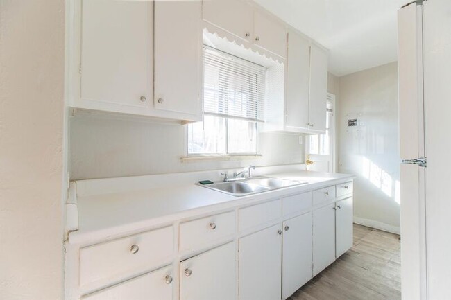 Building Photo - 2853 Harrison St