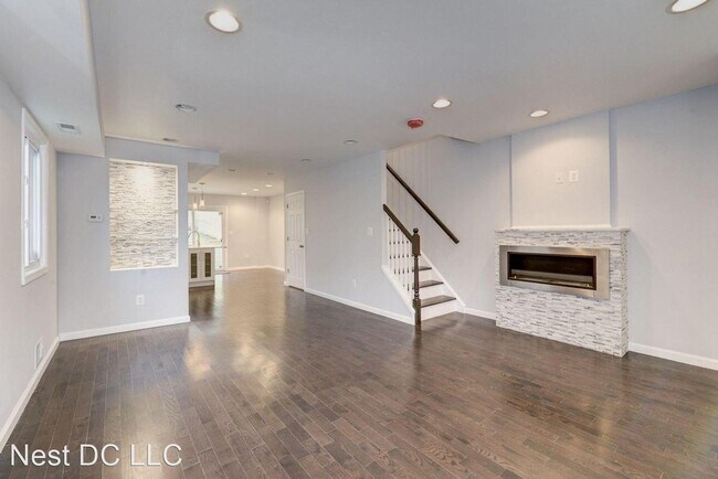 Building Photo - 4 br, 3.5 bath House - 5320 James Pl NE