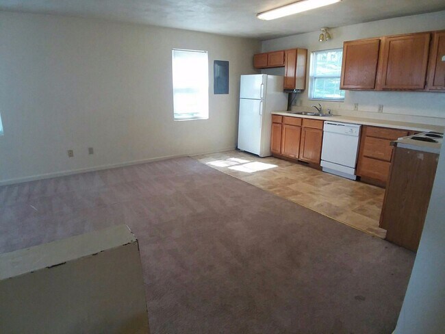 Foto del edificio - Radford, 4 BR / 2 BA, Available in July