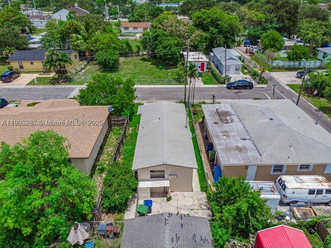 Foto del edificio - 805 NW 3rd Ave