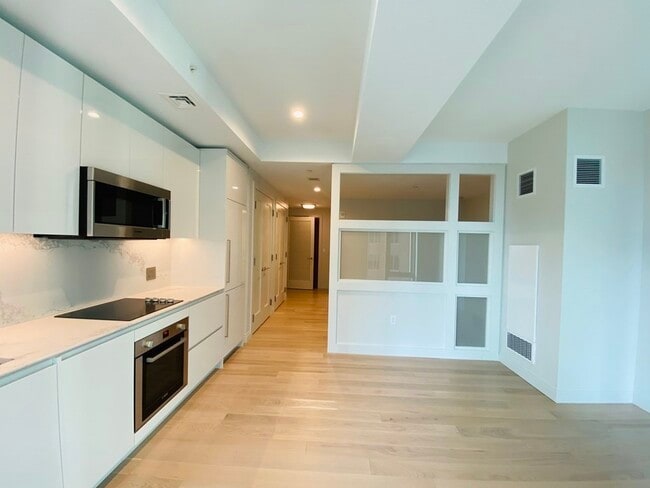 Building Photo - 135 Seaport Blvd