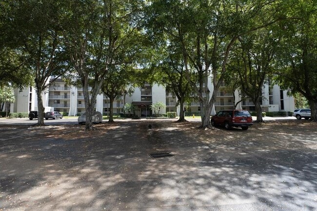 Foto del edificio - 9410 Poinciana Pl