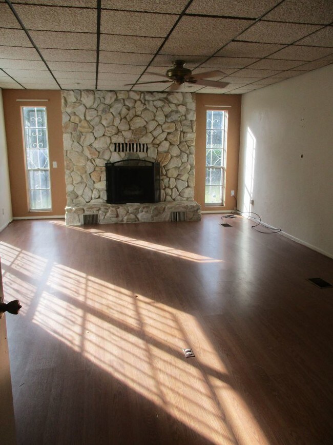 Building Photo - 19629 NW CR 235 A PENDING LEASE