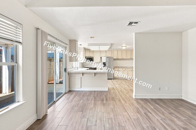 Foto del edificio - 3080 Cambridge Rd