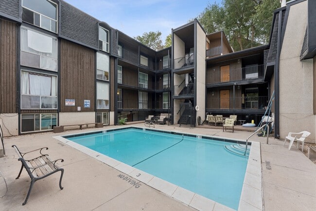 Photo - 438 N Center St Townhome