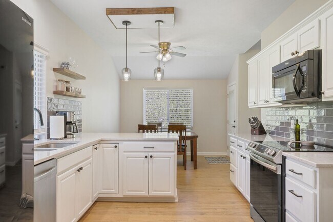 Building Photo - Spacious 4 Bedroom in Millard