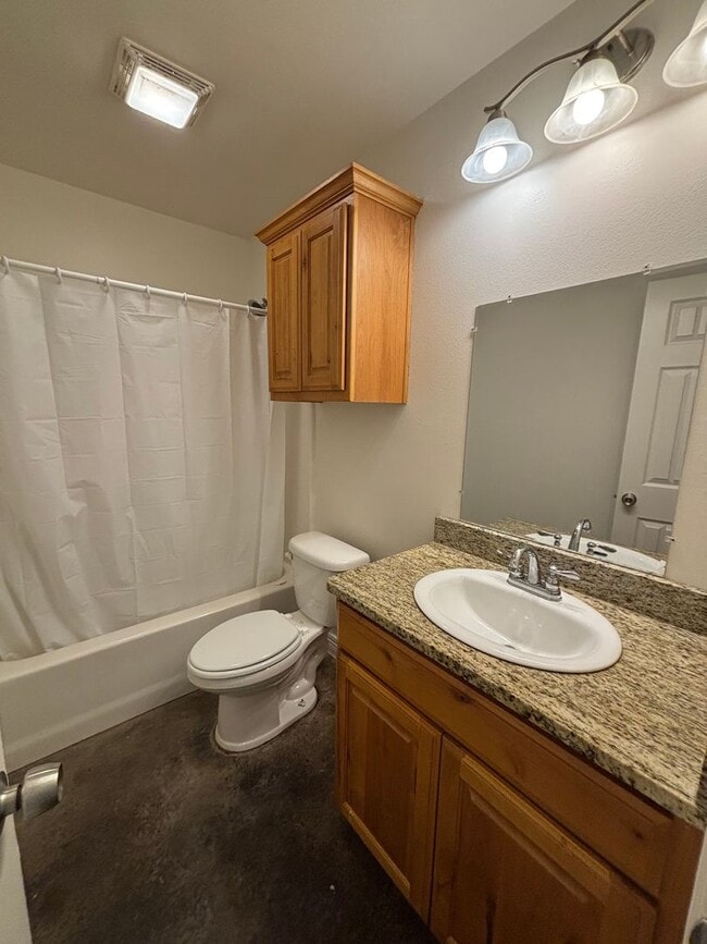 Foto del edificio - 1719 Lakeshore Dr