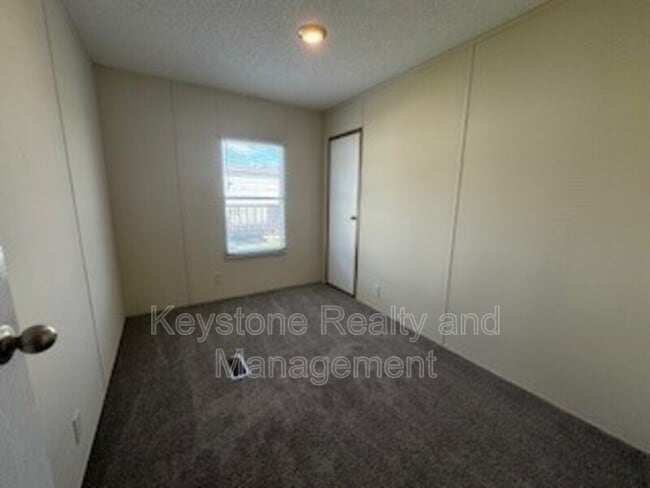 Building Photo - 815 Monroe Ln