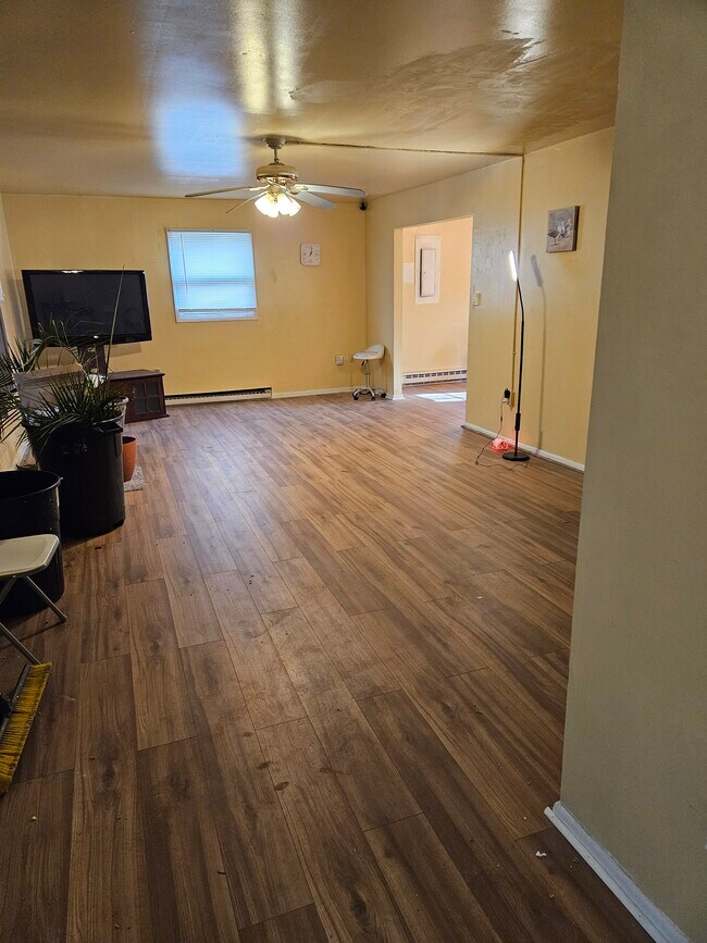 Foto del edificio - 8838 Cloudcrest Dr