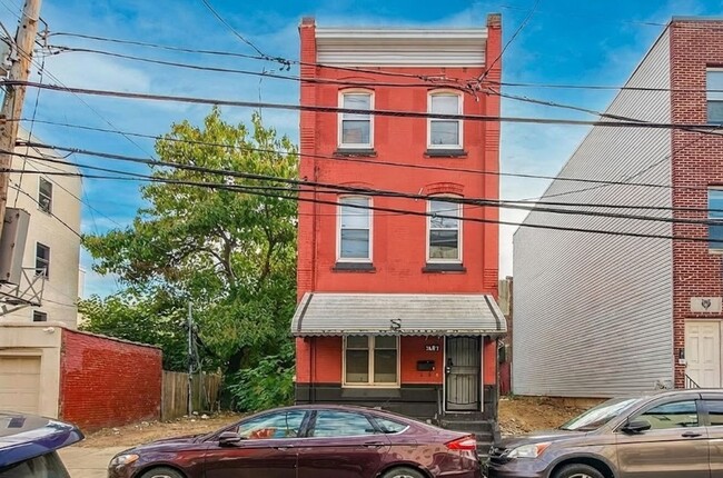 Photo - Stunning 6-Bedroom Townhome Near Temple University! Available August 2026!