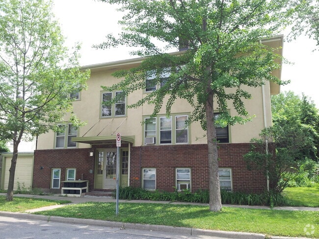 Building Photo - 1752 Shields Ave