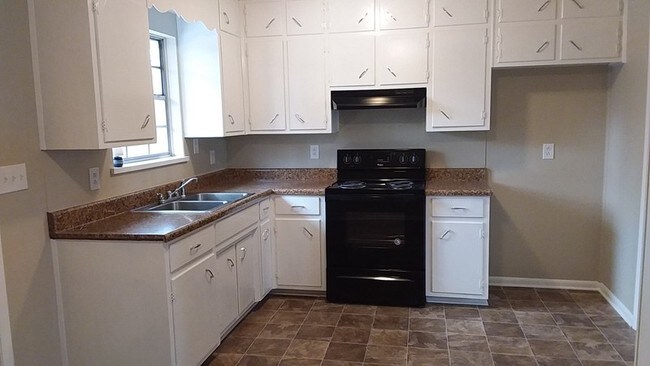 Foto del edificio - 5500 Crestview Dr