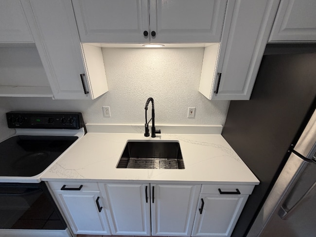 Building Photo - 1410 Ashwood Rd