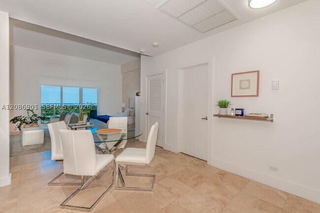 Building Photo - 2301 Collins Ave