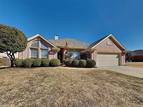 Building Photo - 709 W Park Dr