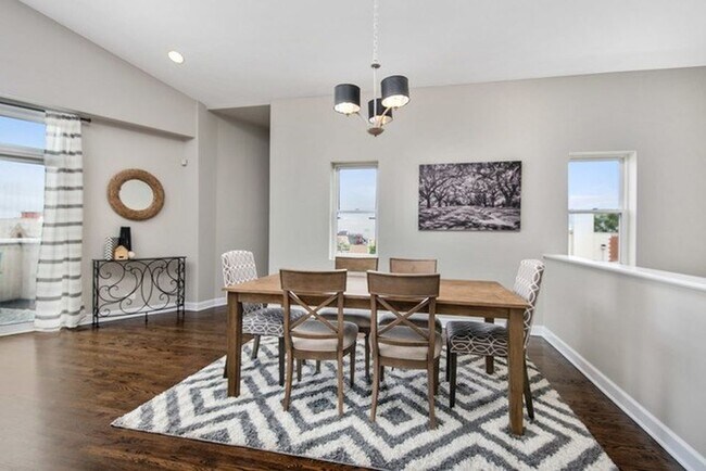 Photo - 1456 N Greenview Ave Apartment