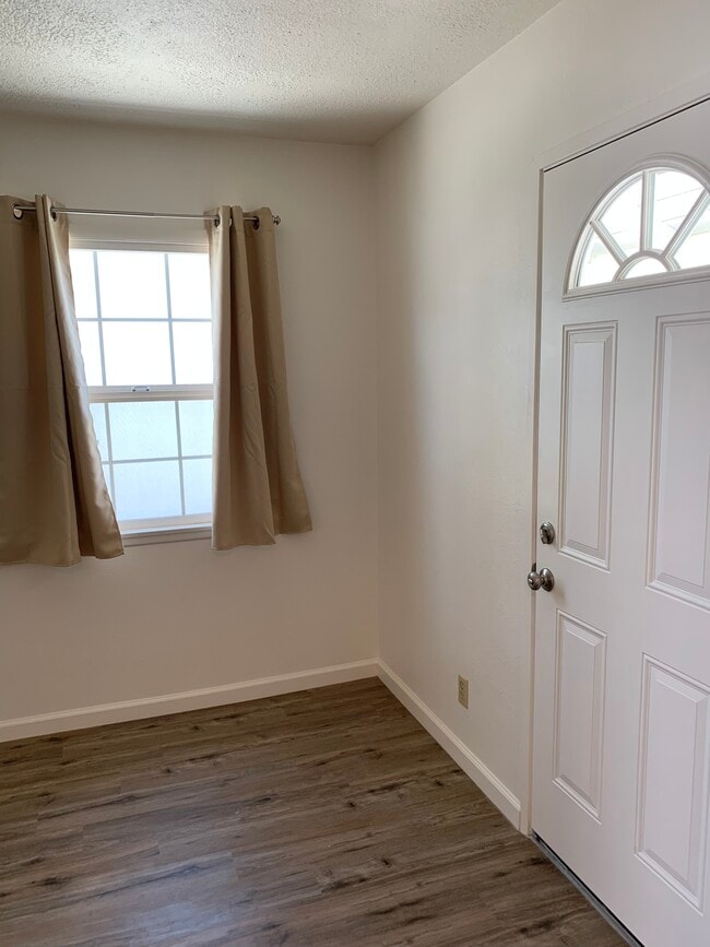 Building Photo - 3834 Stoddard Ave