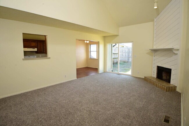 Foto del edificio - Spacious 3-Bedroom Home in Jenks School District with Bonus Loft & Private Patio
