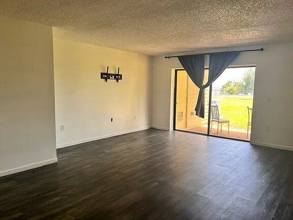 Foto del edificio - 441 N Harbor City Blvd