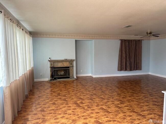 Building Photo - 2055 Redbud Way