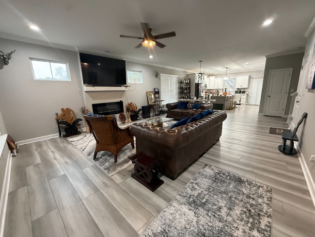 Building Photo - 1614 Hawthorne Dr