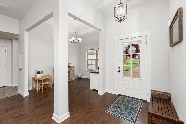 Building Photo - 4BR/ 2BA in Southaven minutes from Snowden...