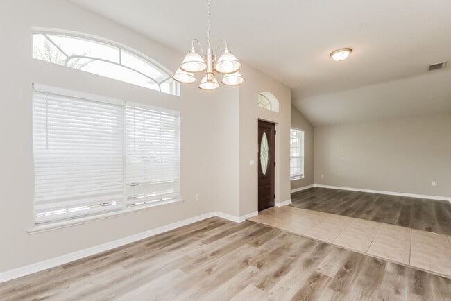 Building Photo - 265 Cranbrook Dr