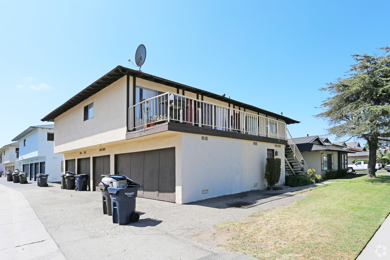 Building Photo - 16932 Lilac Ln