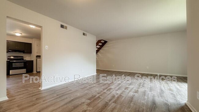 Foto del edificio - 1373 E Tanners Creek Dr