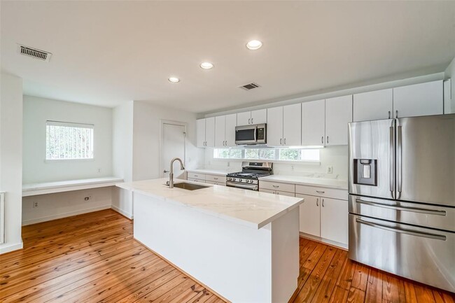 Foto del edificio - 5214 Blossom St