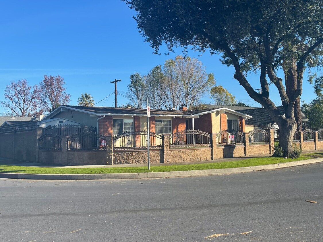 Frente de la casa - 22321 Hartland St