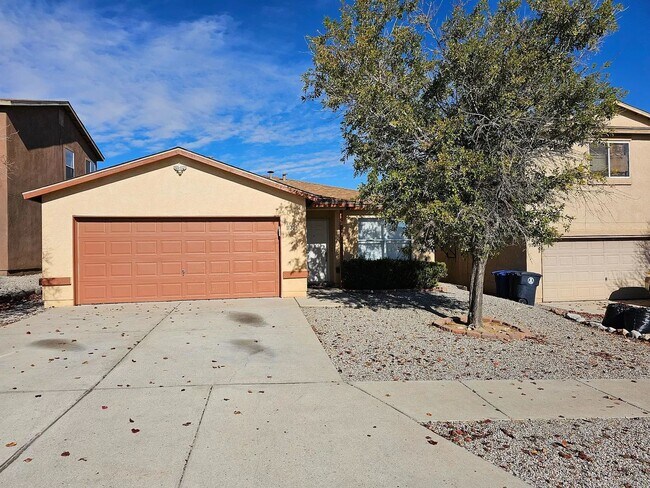 Building Photo - Come see this newly renovated 3 bed 2 bath...