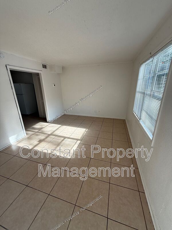 Building Photo - 929 Magnolia Dr