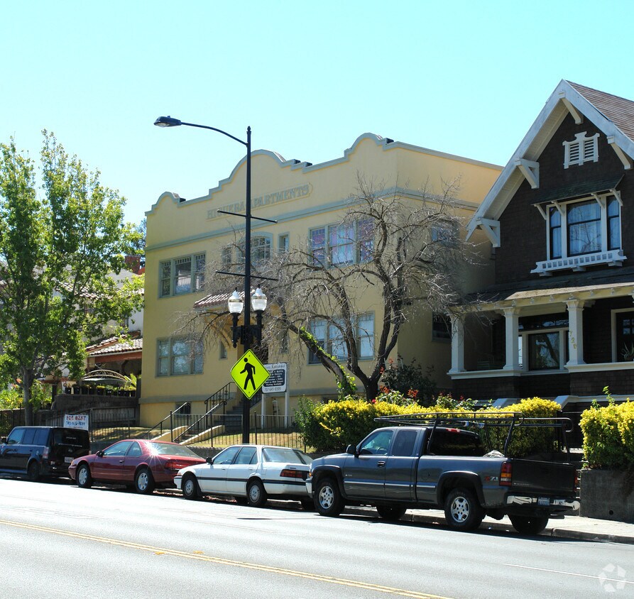 Building Photo - Higuera Apartments