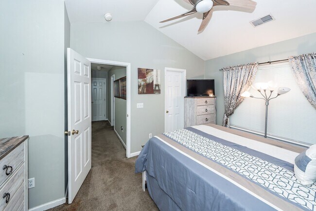 Foto del edificio - 7988 Shadow Oak Dr