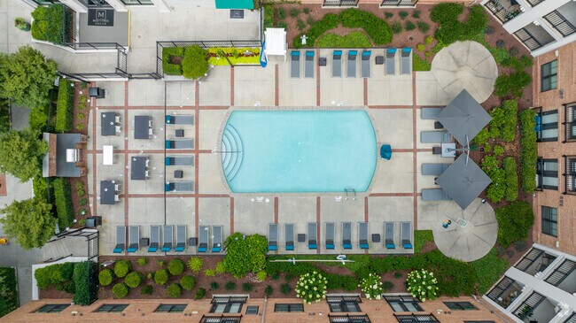 Patio con piscina - Midtown Green