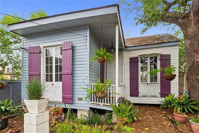 Photo - 2021 Burgundy Street Unit Rear