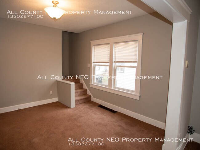 Building Photo - Three Bedroom in Old Brooklyn