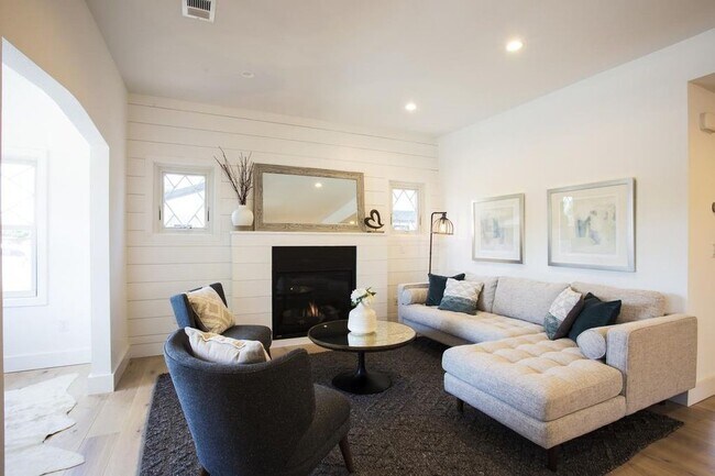 Living Room - 3023 Homestead Rd
