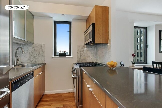 Foto del edificio - 45 E 25th St