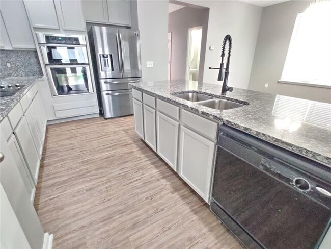 Building Photo - 3312 Fernview Dr
