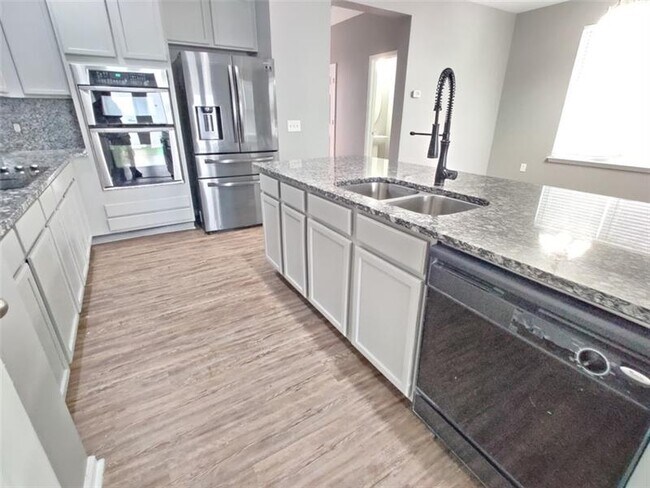 Foto del edificio - 3312 Fernview Dr